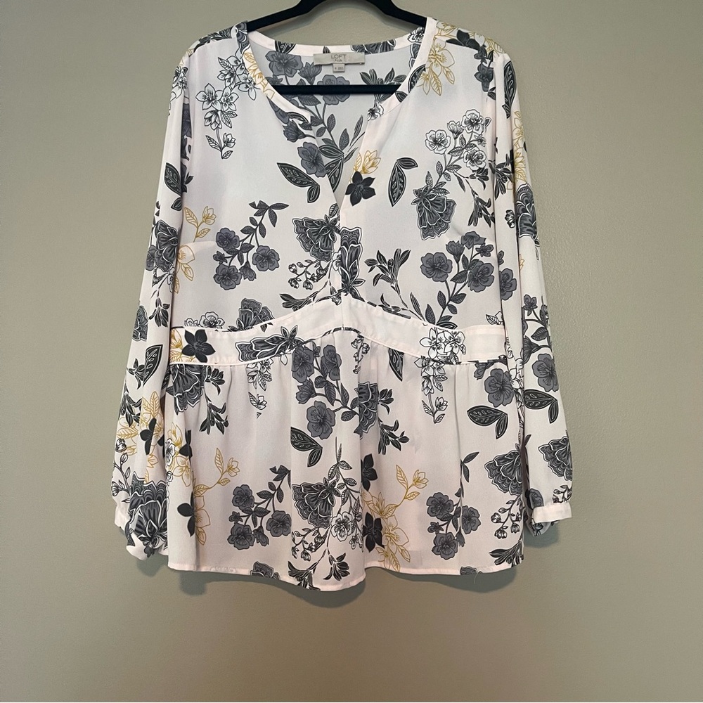 White Floral V-Neck Long Sleeve Blouse
